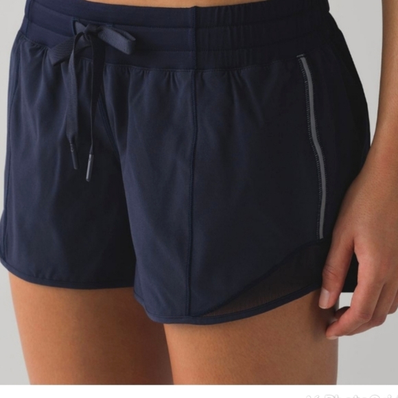 lululemon athletica Pants - Lululemon Hotty Hot Short 4" midnight blue size 4
